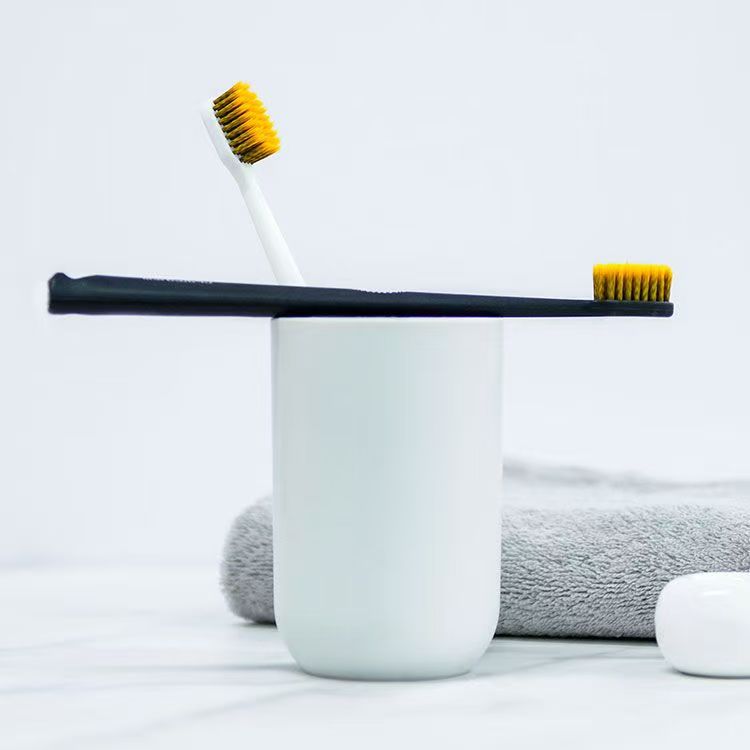 宽头软毛便携式牙刷适合男女使用