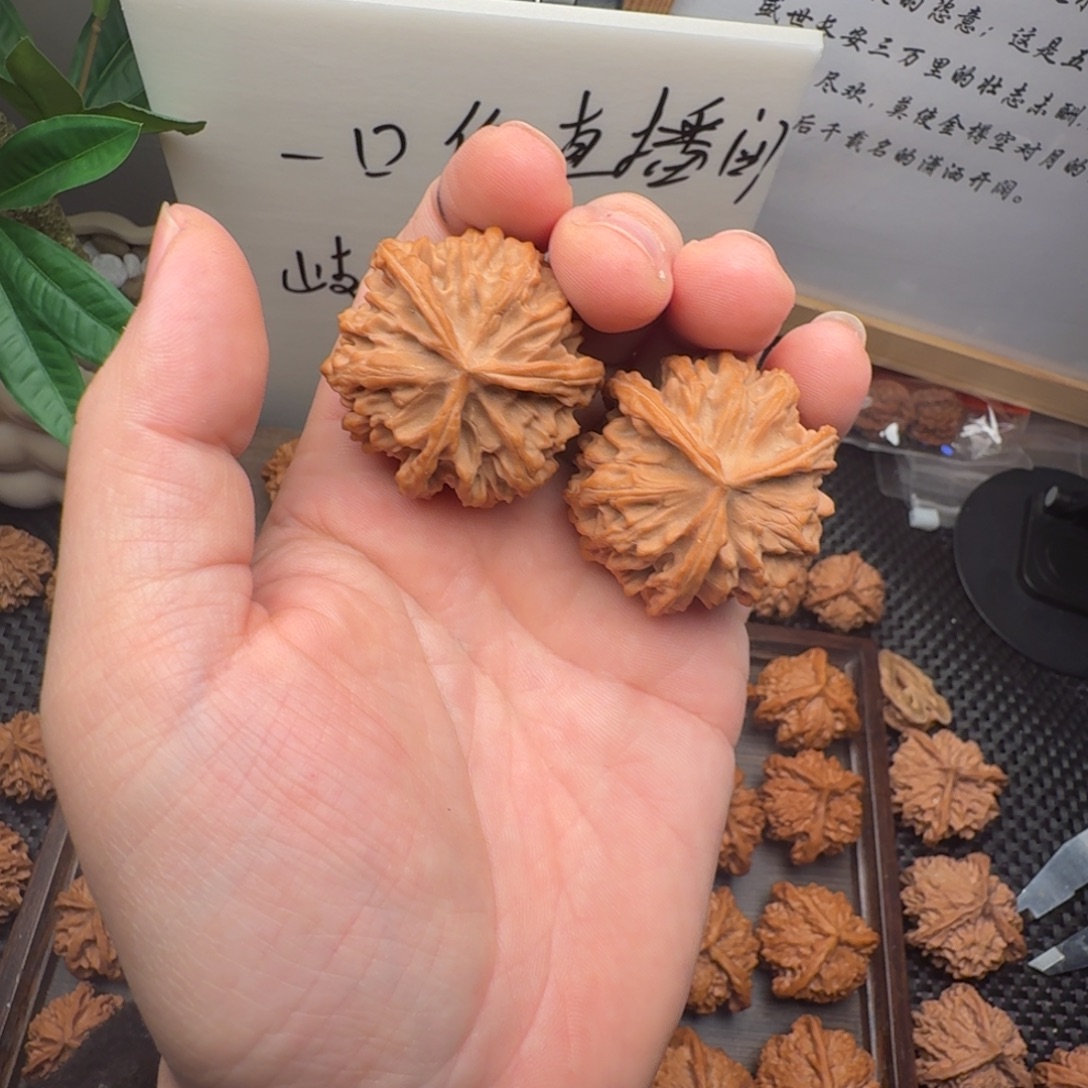 仁***水吊坠文玩核桃岐山三棱文玩核桃（8036）