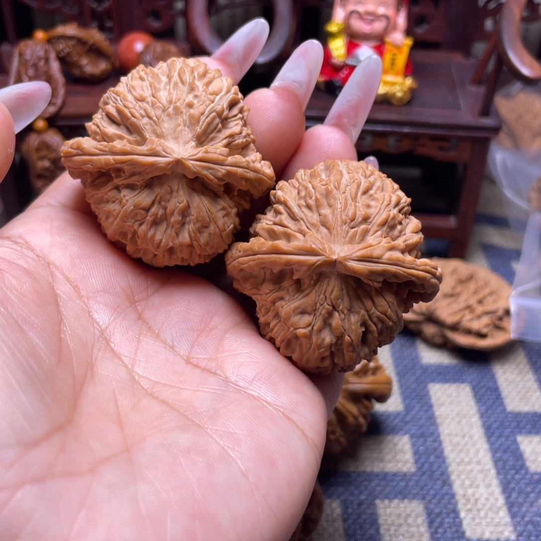 齐***圣文玩核桃吊坠45白狮子文玩