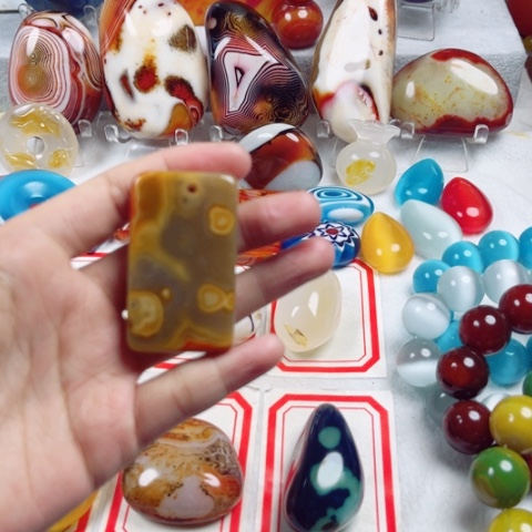 玛瑙/玉髓耳饰未镶嵌