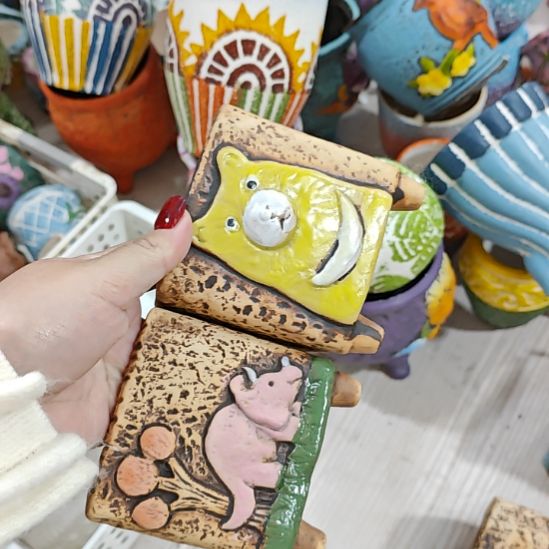 当场拍满15元发货不凑不发，花盆盆口不方不圆有针孔黑点是正常的，