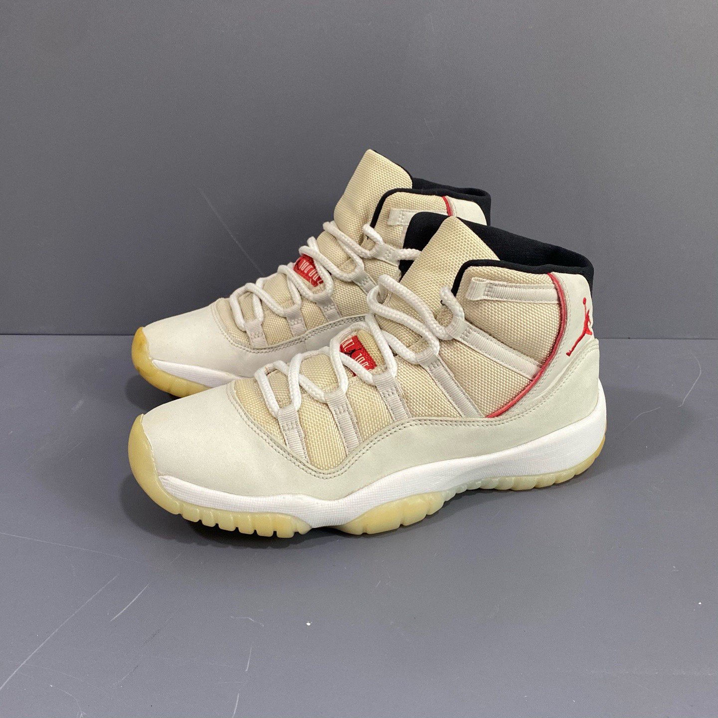 95新 MM6 40码 aj11兔八哥 休闲鞋 成色很新 秒价 鞋头一点污渍