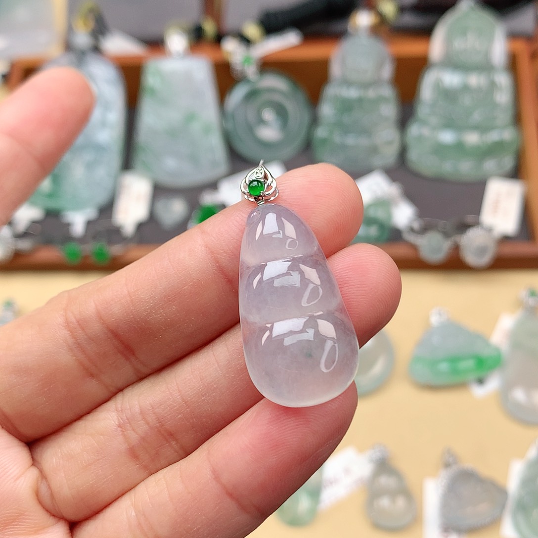 翡翠颈饰18K金镶嵌福豆