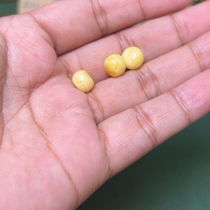 蜜蜡未镶嵌珠宝奇石多样性发其一