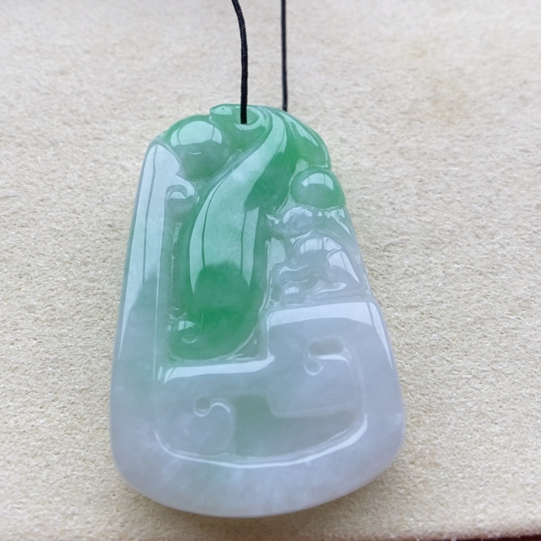 翡翠未镶嵌颈饰吊坠