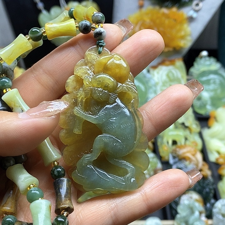 蛇纹石玉挂件未镶嵌