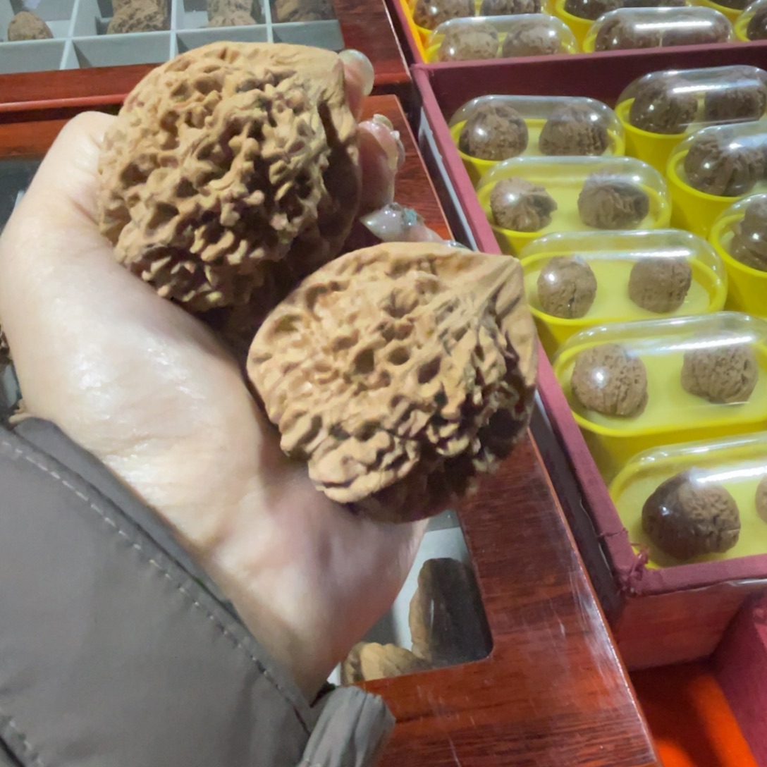 B***怪文玩核桃吊坠官帽