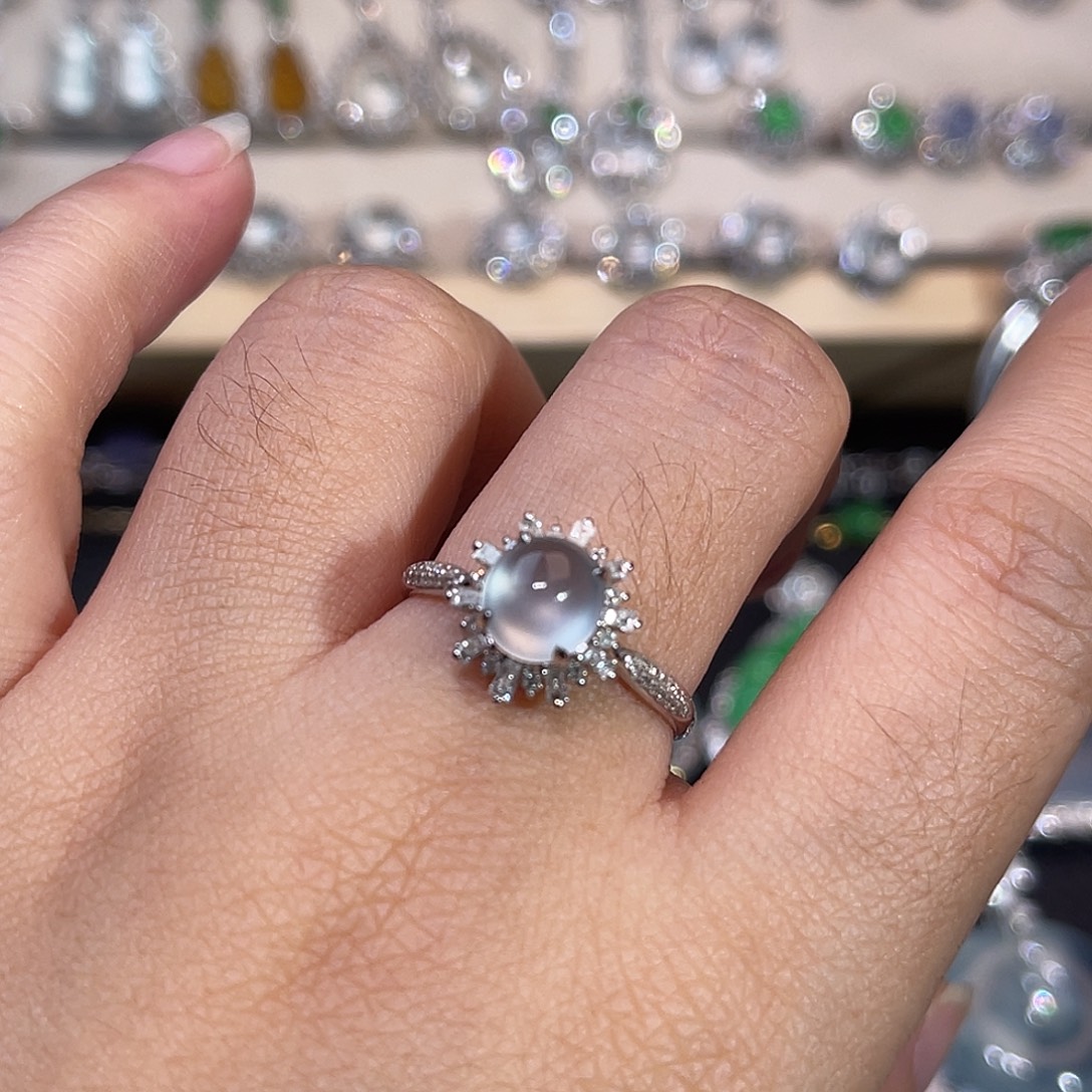 翡翠18K金镶嵌戒指玻璃种冰蛋