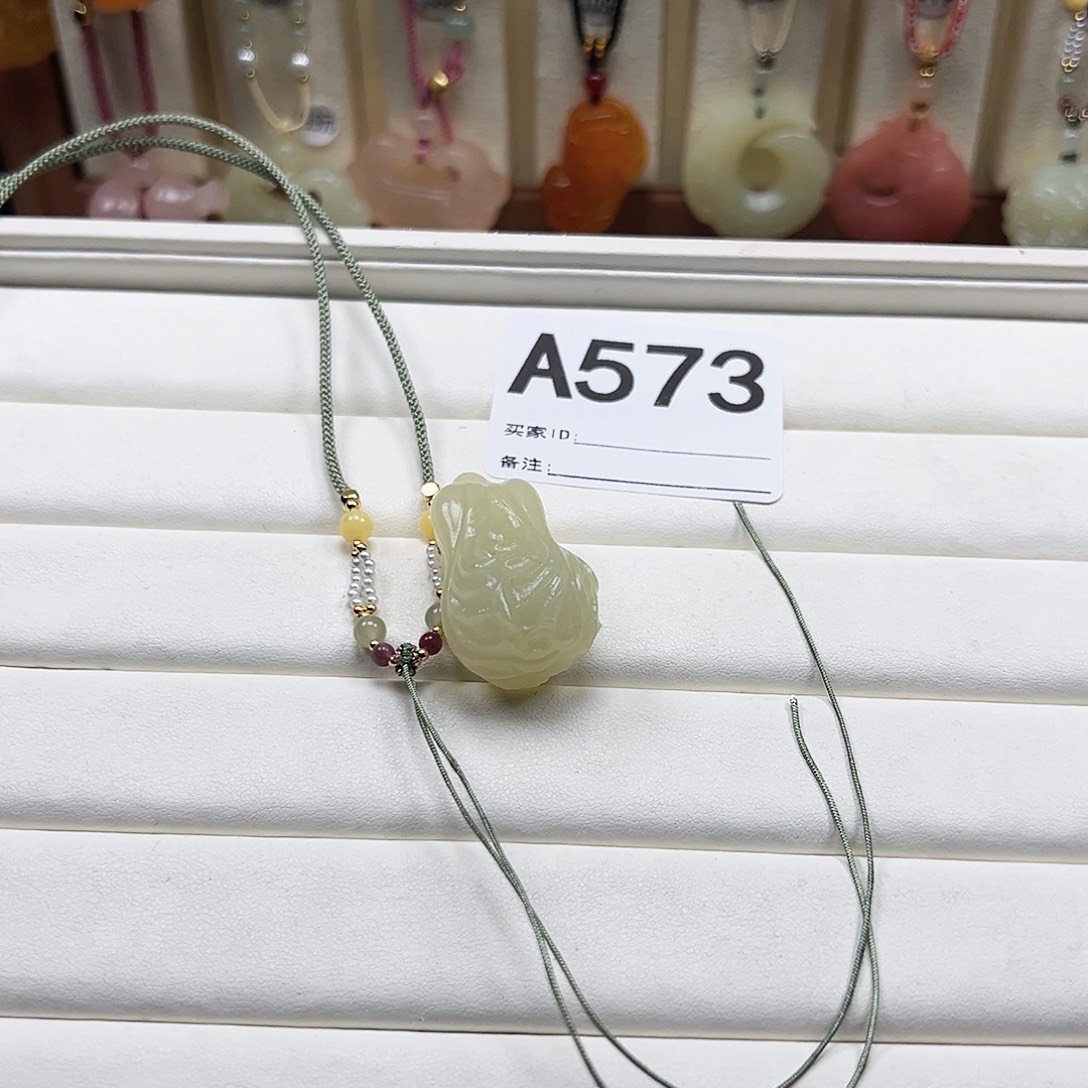 一***牙颈饰合金石英质玉