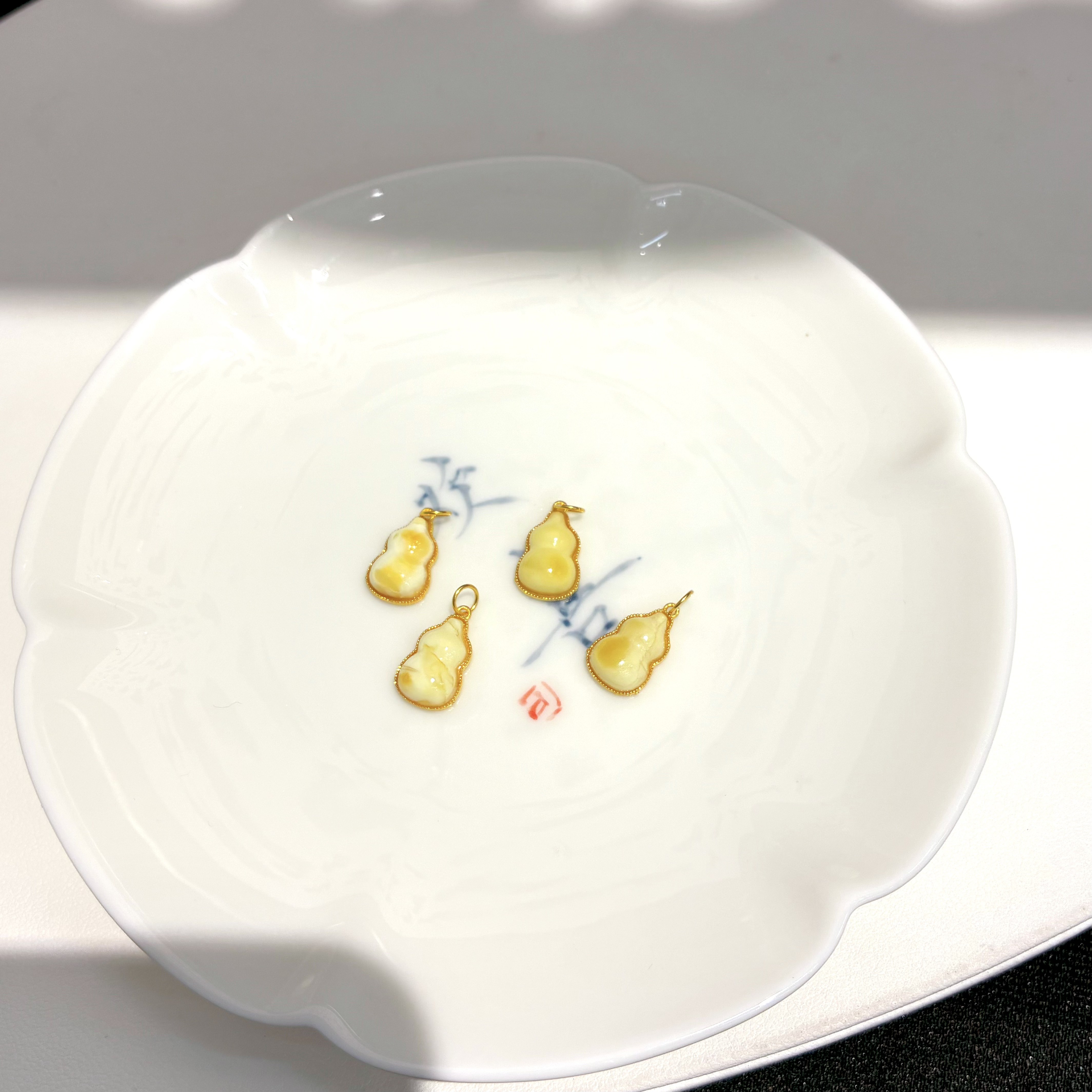 蜜蜡葫芦吊坠18k金  3204 多样性发一件  不带链