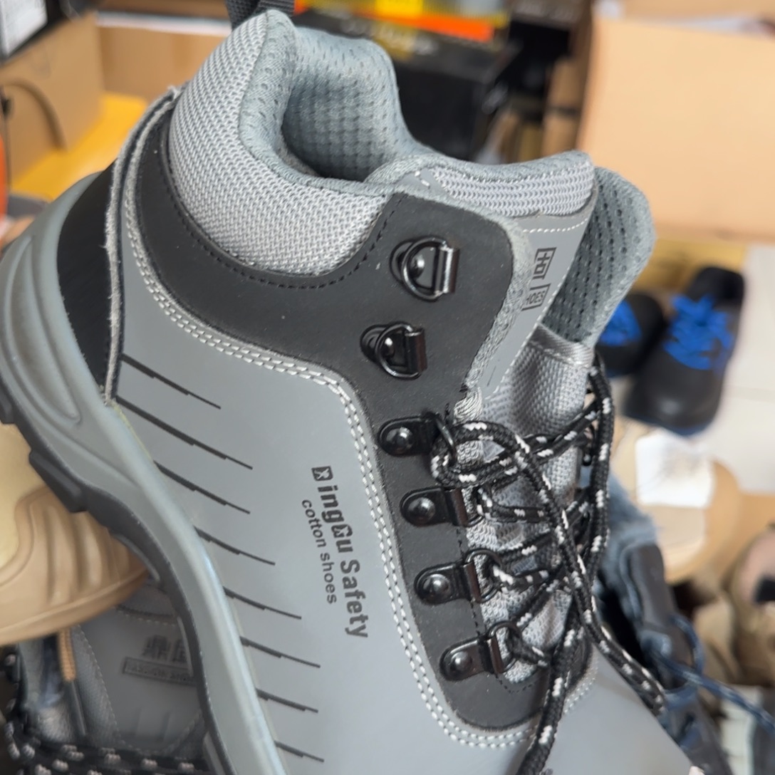 40码灰皮中高帮某固实心底（鞋垫