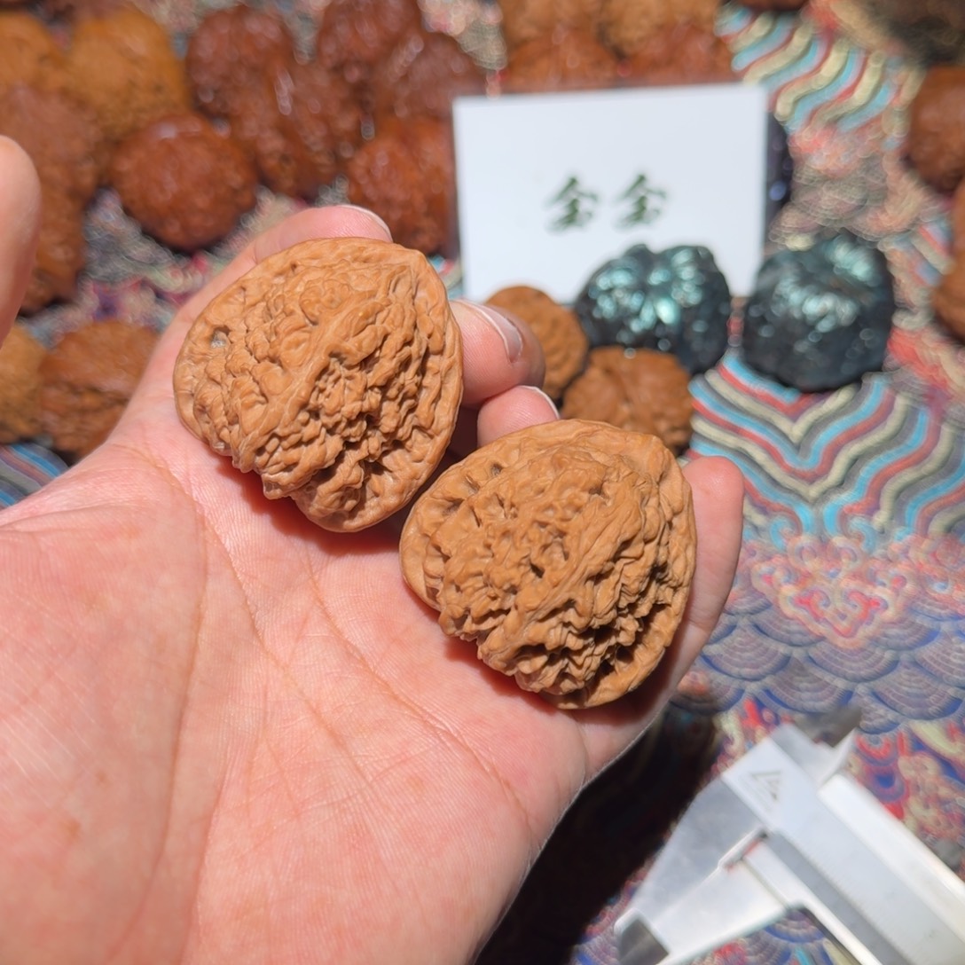 核桃把件004三角粗筋南疆，尺寸41 39.5 40