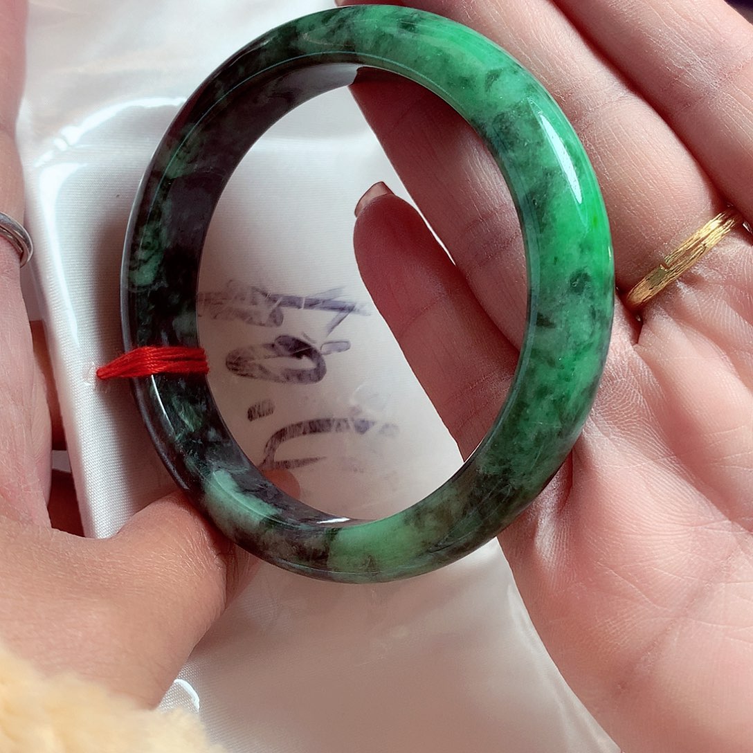 翡翠手镯未镶嵌翡翠