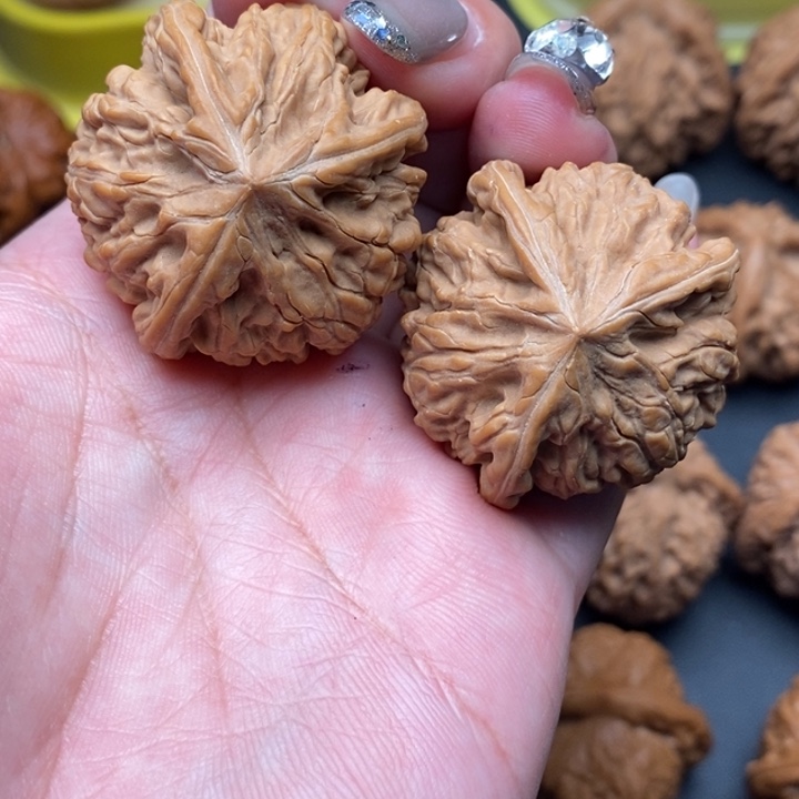 文玩核桃吊坠三棱