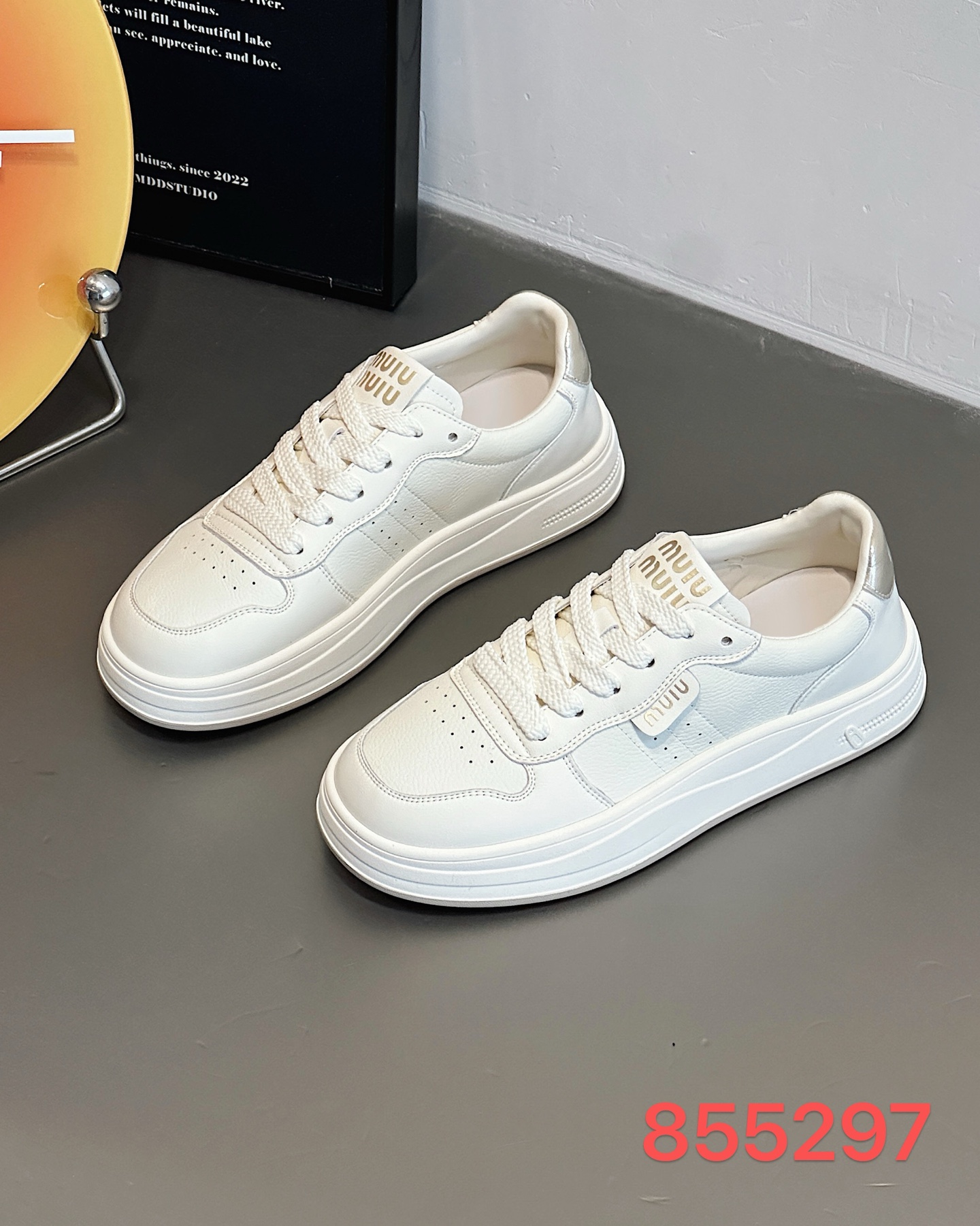 新款真皮秋季春秋小白鞋休闲板鞋显脚小时尚休闲运动夏季软底软面