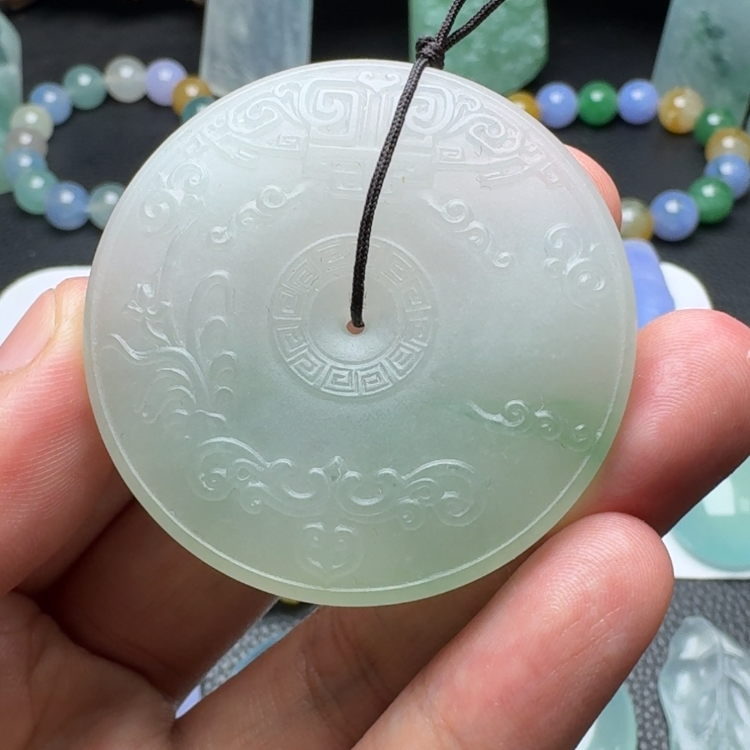 定制翡翠未镶嵌哈****的仿古扣