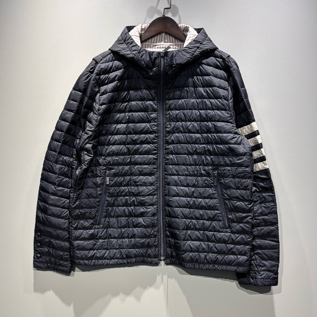 99新 THOMBROWNE 黑色连帽羽绒服 四道杠设计/3码/0666