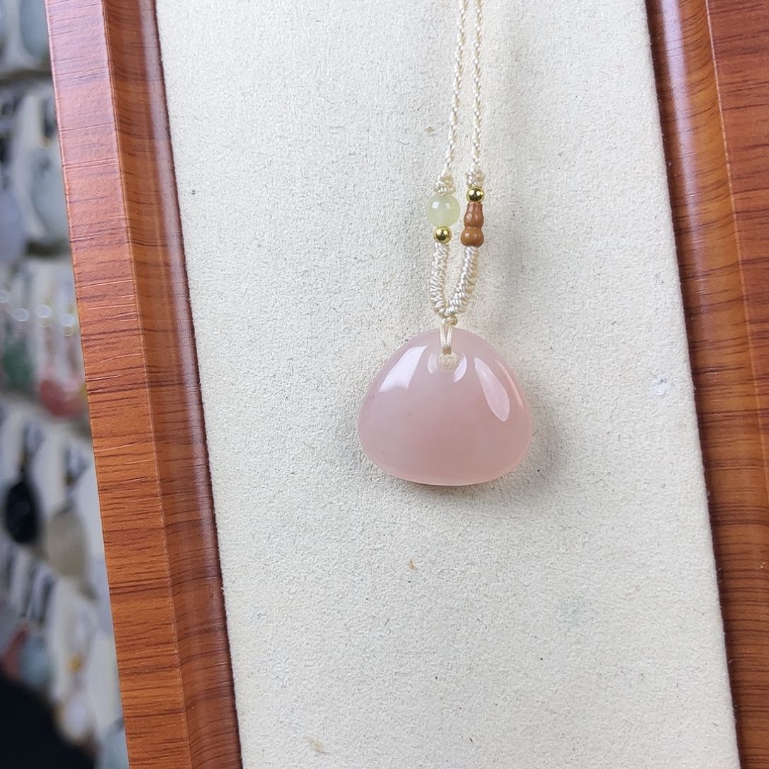 石英质玉（金丝玉）未镶嵌颈饰