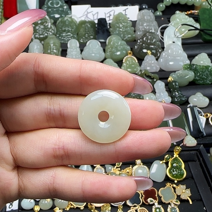 颈饰未镶嵌和田玉