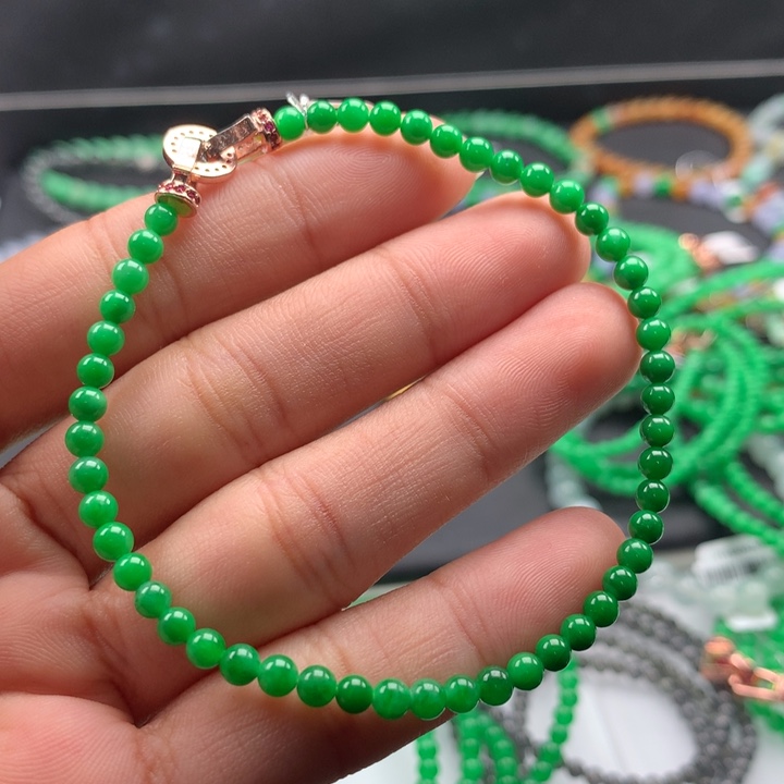 翡翠手镯未镶嵌卡