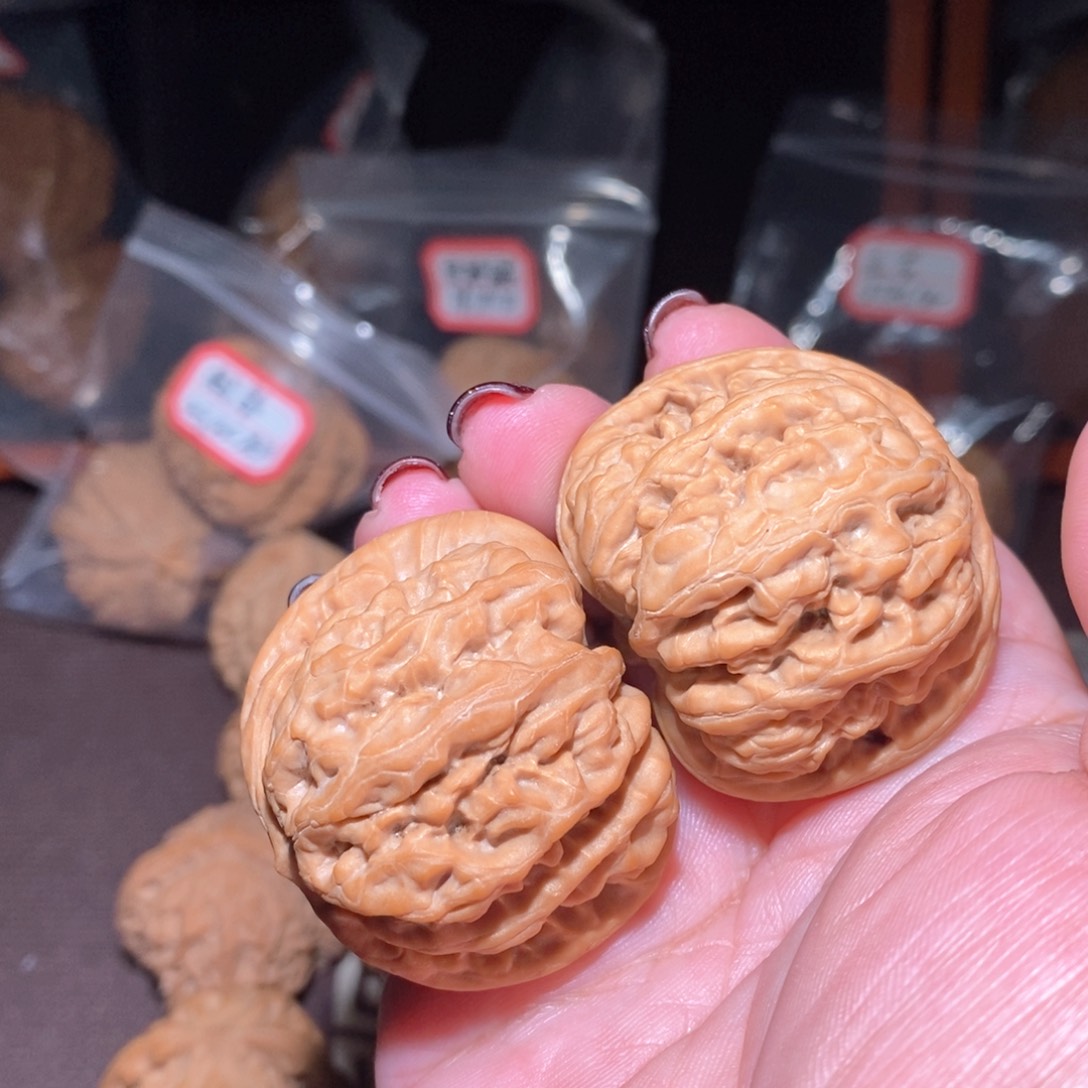 馀***生文玩核桃把件九龙