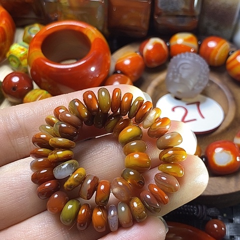 未镶嵌颈饰玛瑙/玉髓马**成