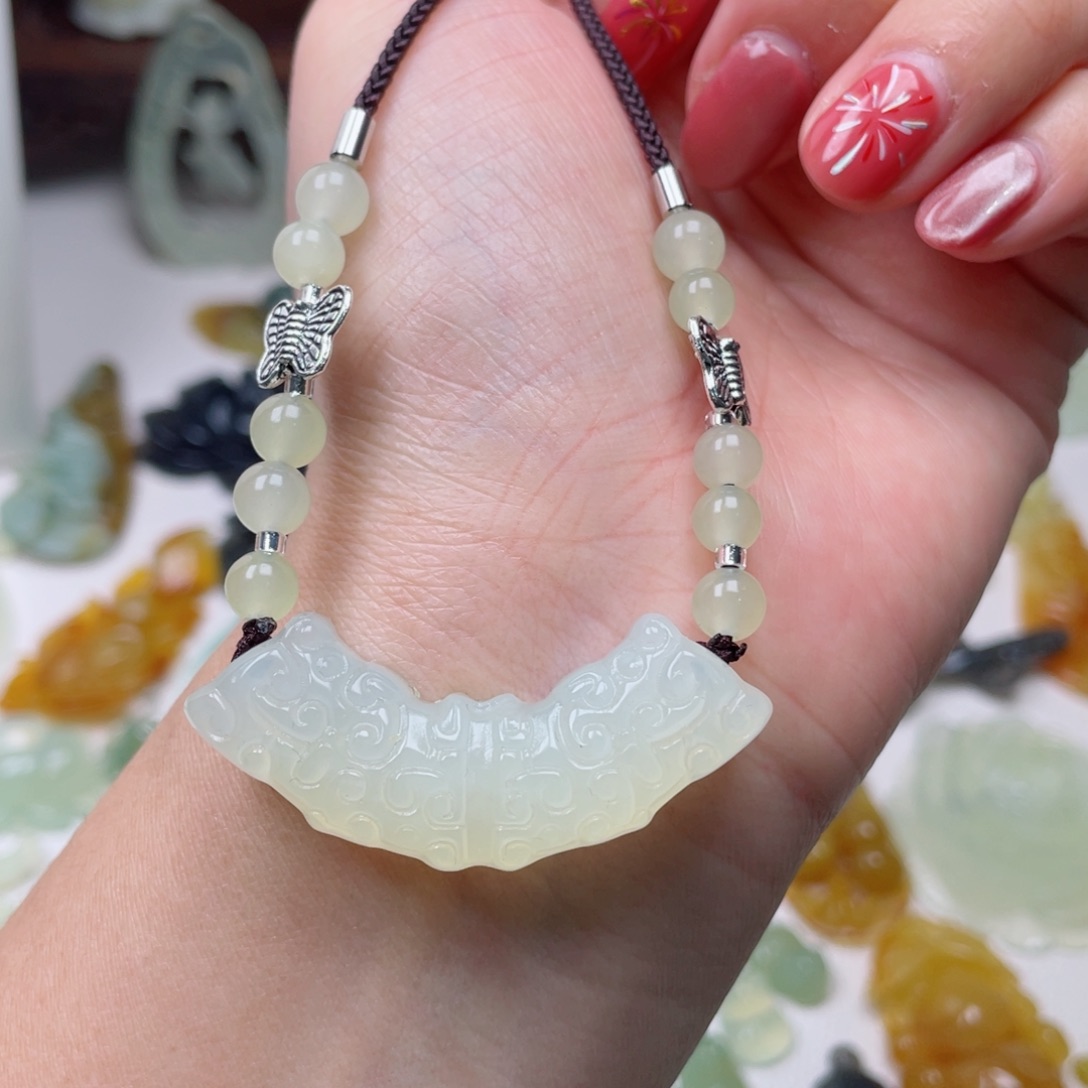 蛇纹石玉颈饰未镶嵌