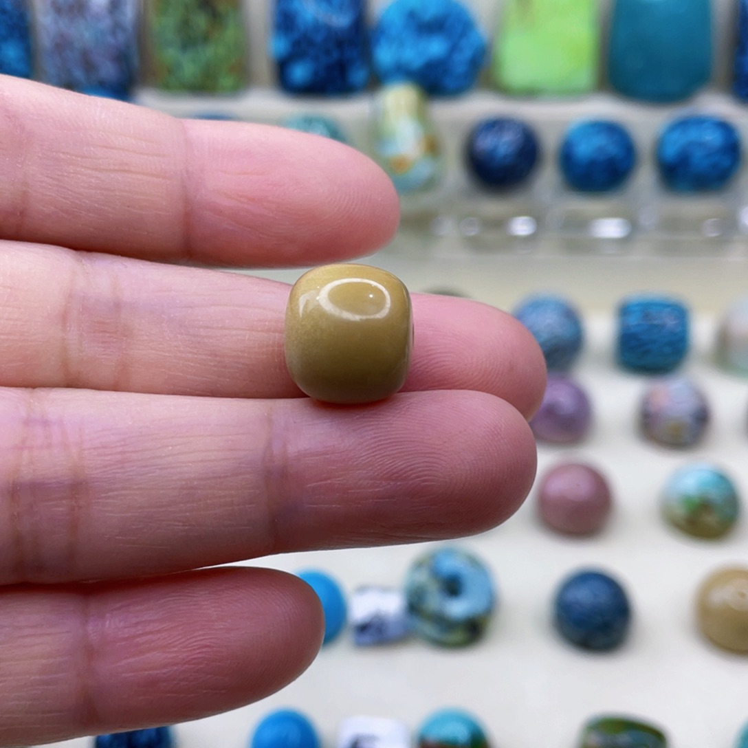 未镶嵌绿松石颈饰