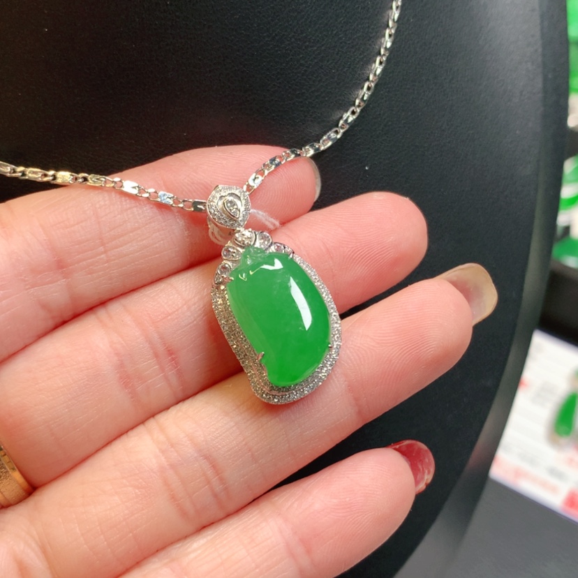 【闪购商品】翡翠吊坠(赠链)18K金镶嵌