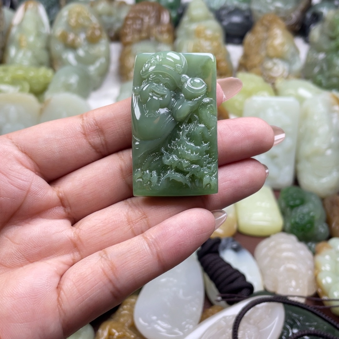 一****和田玉未镶嵌颈饰