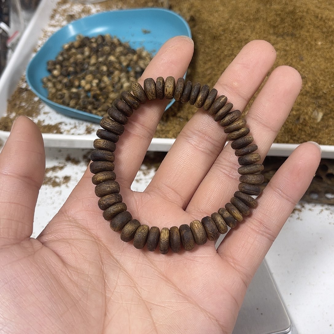 沉香木手串1.0厚片珠8克