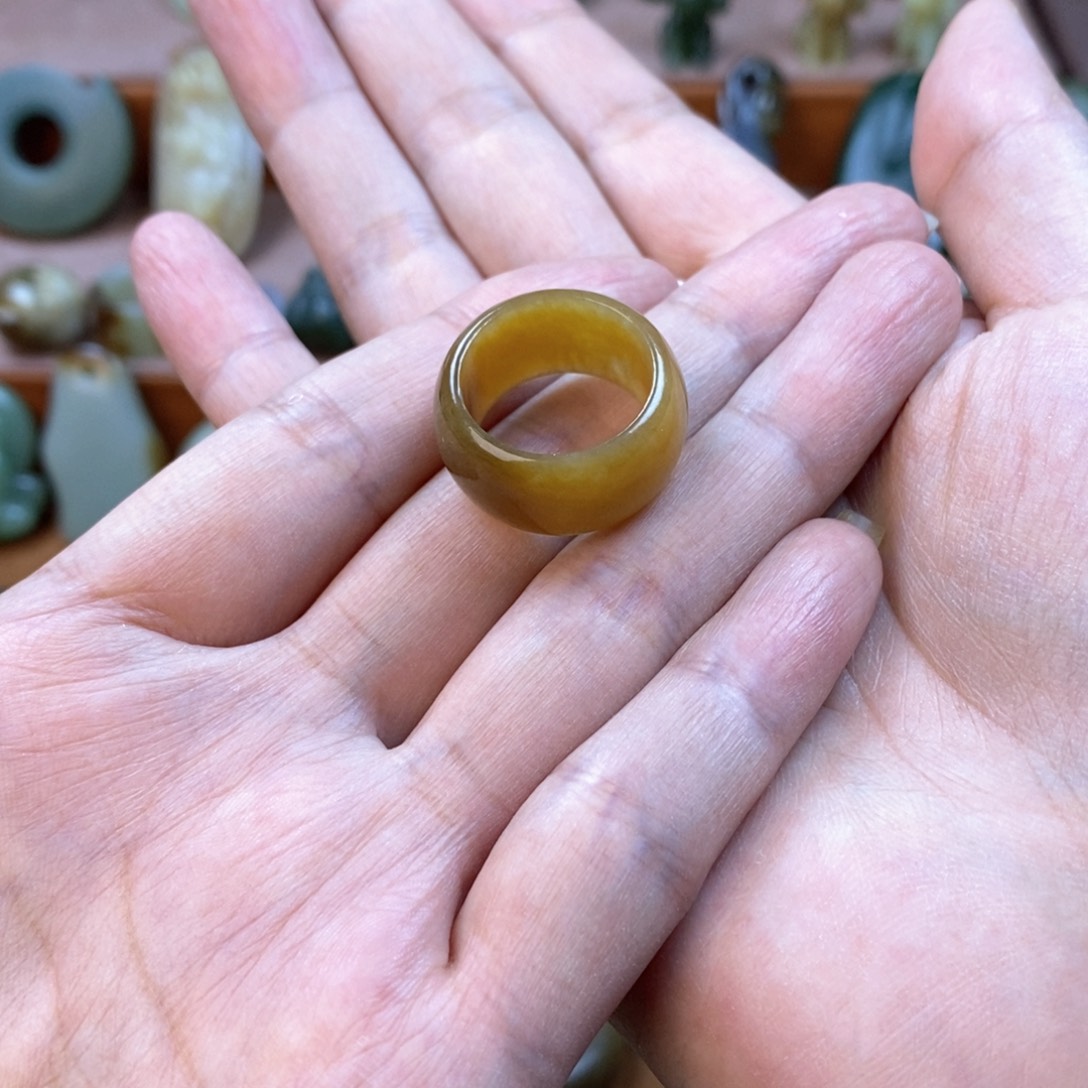 和田玉（糖玉）戒指未镶嵌