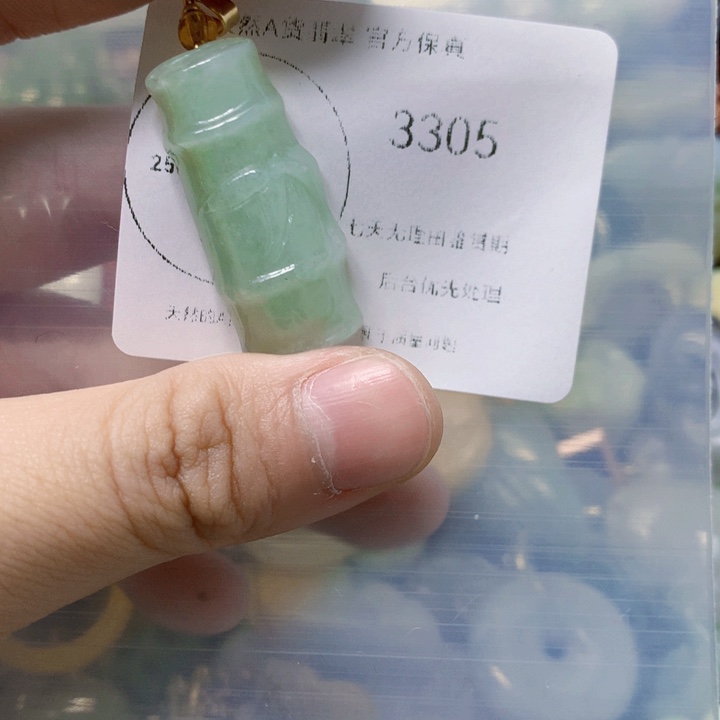 翡翠颈饰未镶嵌翡翠