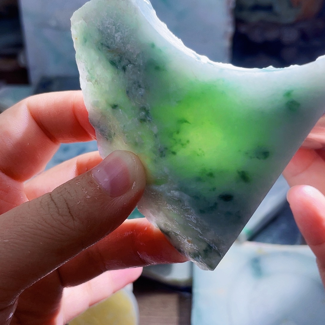 翡翠未镶嵌颈饰毛料3