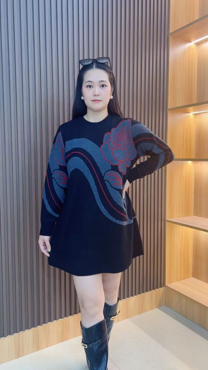 517秋冬长袖中长裙中长款民族风中老年女装休闲风常规圆领时尚风