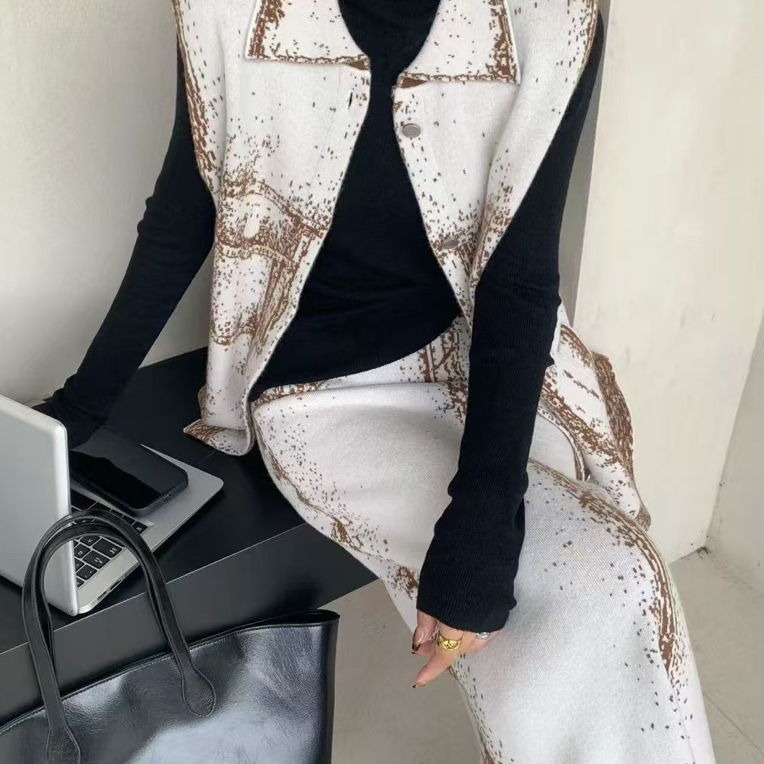 重工刺绣珠饰廓形马夹女秋季新款设计感外搭无袖马甲背心轻奢洋气