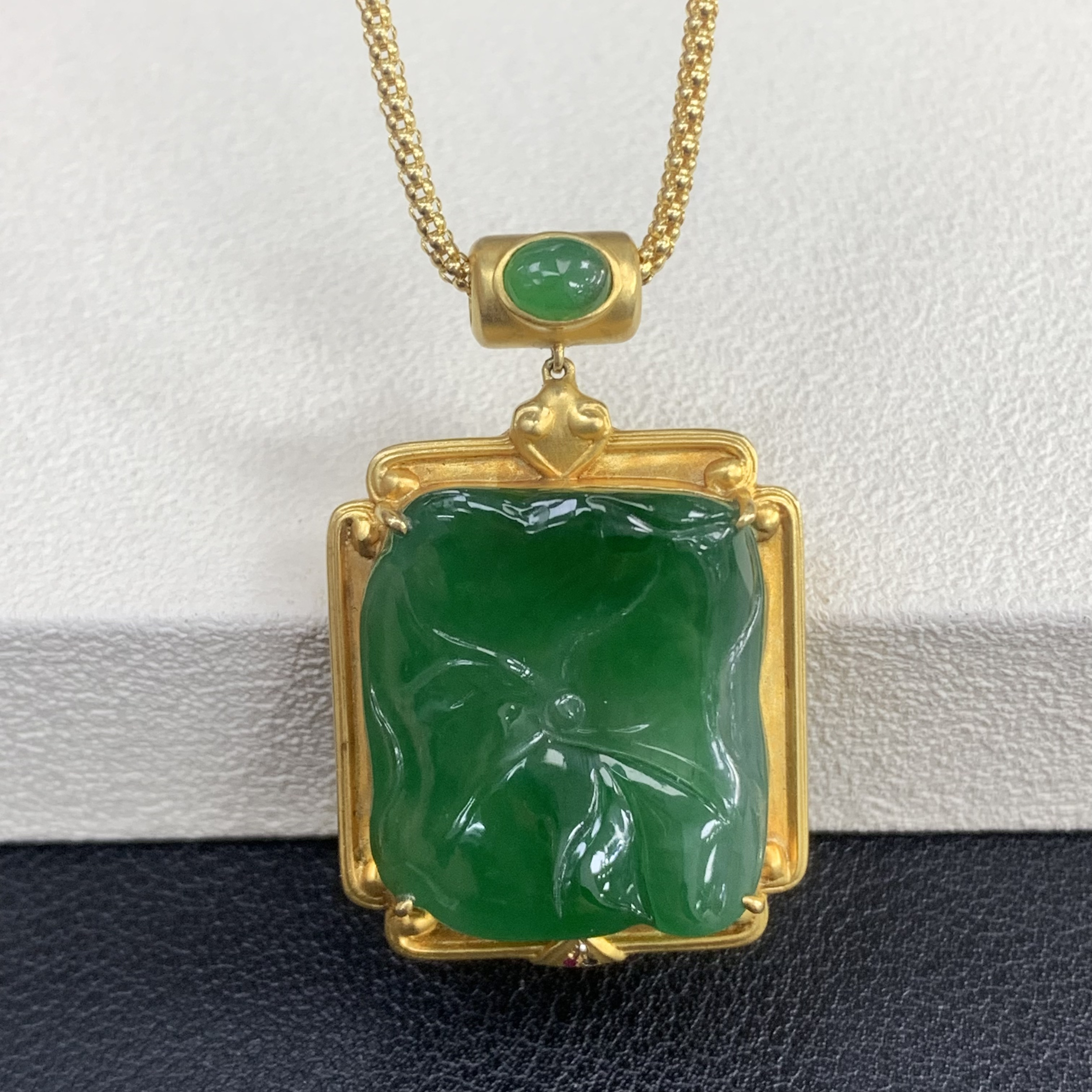 新品推荐·18k金浓阳绿荷花牌重金豪镶翡翠玉石缅A吊坠气质满绿