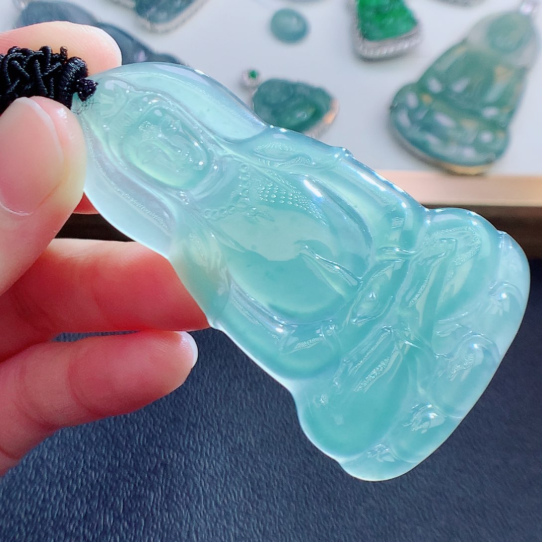 翡翠挂件未镶嵌翡翠