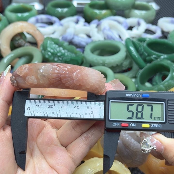 石英质玉手镯未镶嵌