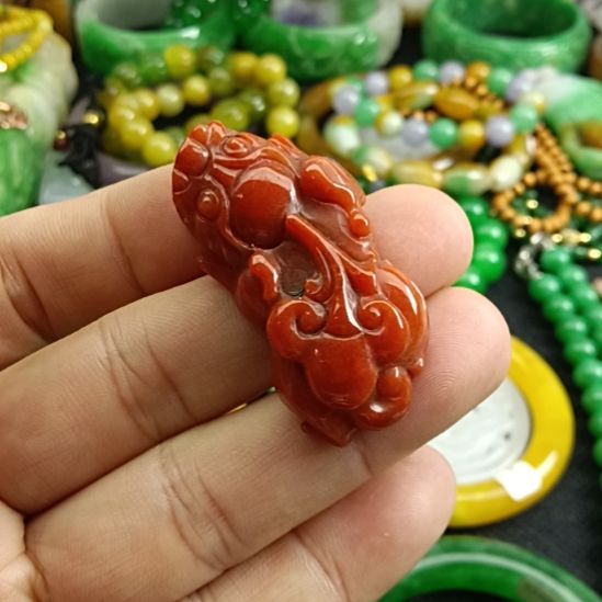 翡翠颈饰未镶嵌翡翠