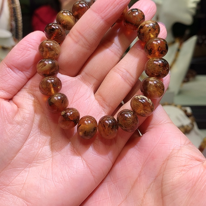 琥珀裸石未镶嵌红**头