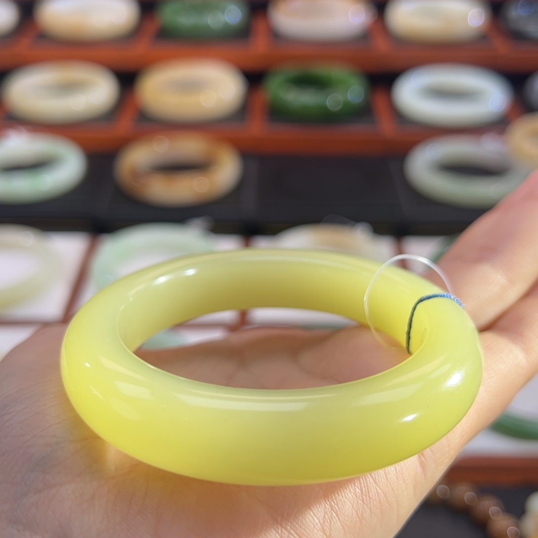 和田玉（黄玉）未镶嵌手镯毕业色标鸡油黄！！