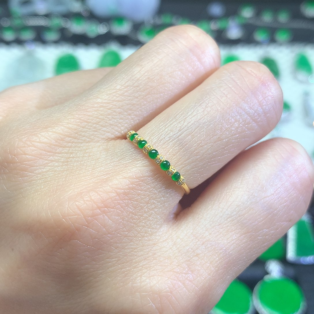 18K金镶嵌戒指翡翠戒指