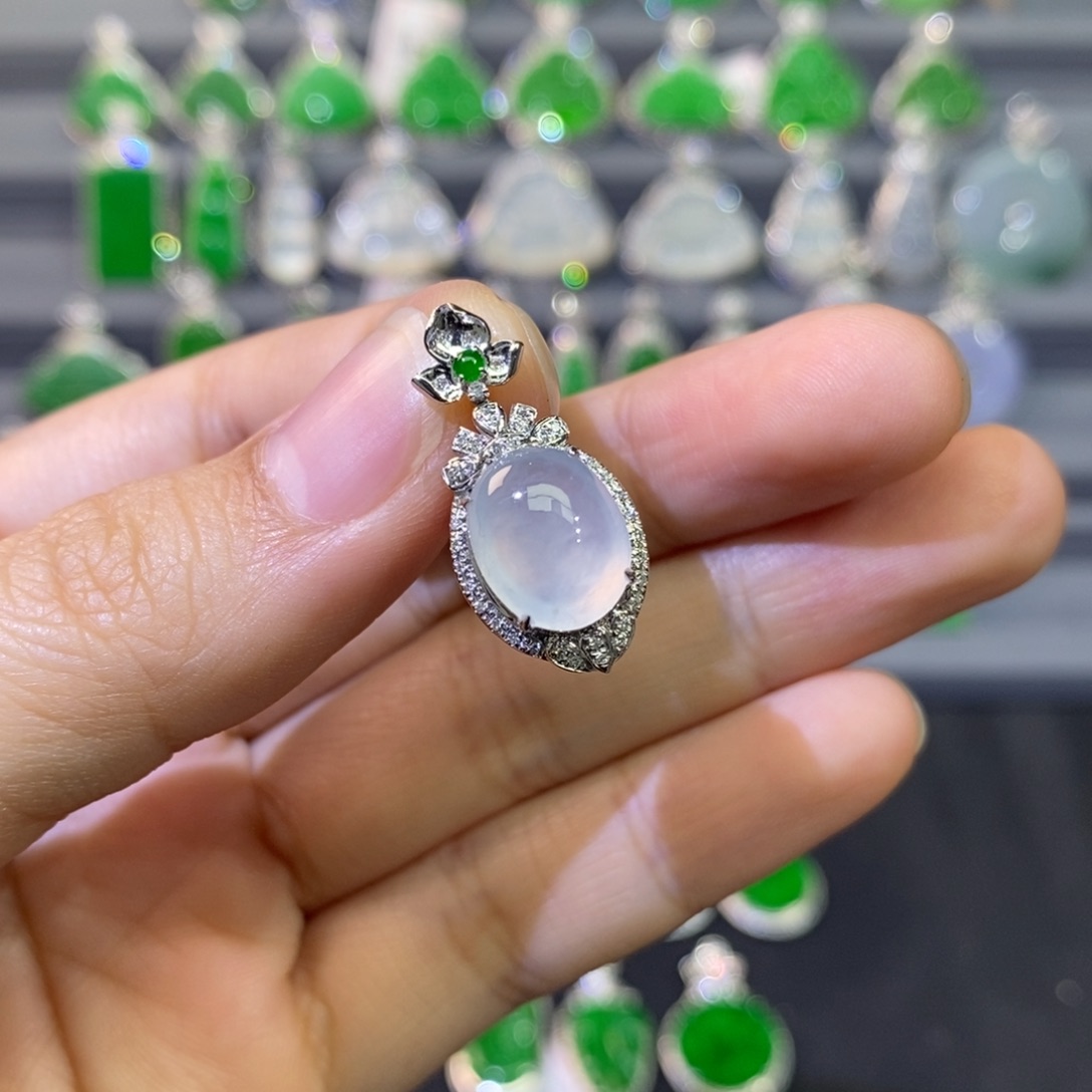 翡翠吊坠(不含链)18K金镶嵌