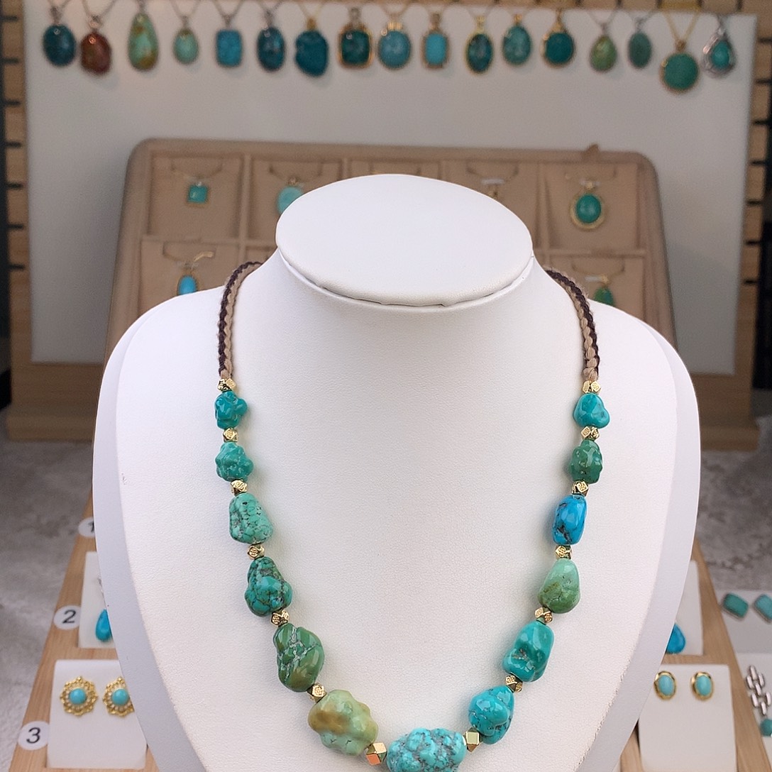 绿松石未镶嵌颈饰