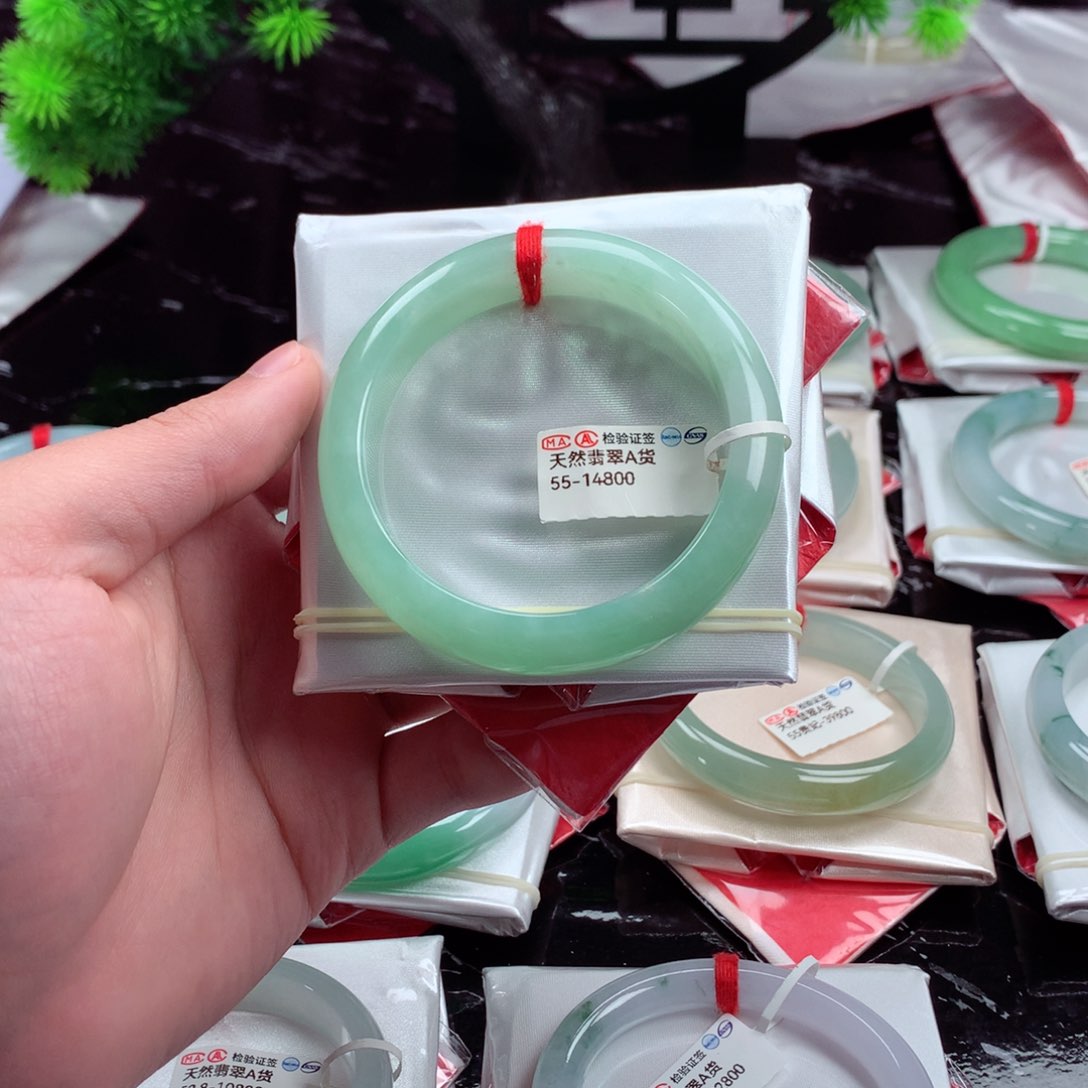 翡翠手镯未镶嵌缅甸翡翠天然手镯