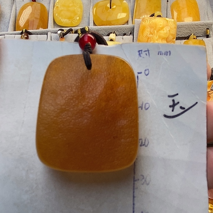 琥珀未镶嵌珠宝奇石