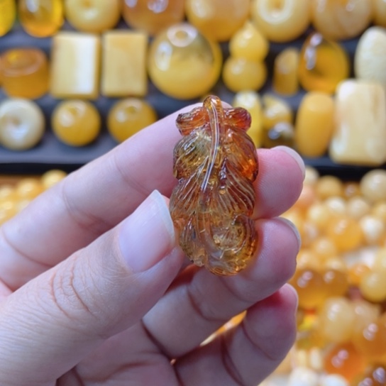 琥珀未镶嵌颈饰天然蜜蜡