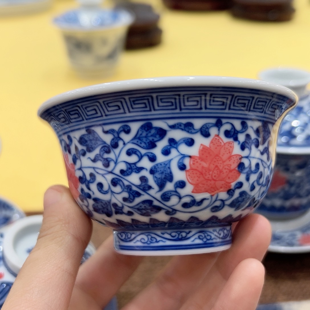 ?**㔫正宗柴窑缠枝莲压手杯