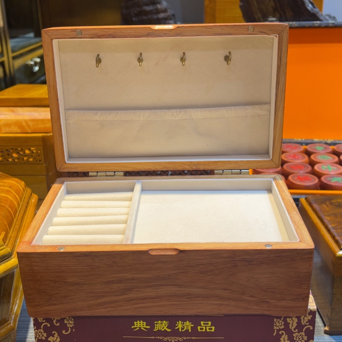 成套家具紫檀木类，缅花首饰盒
